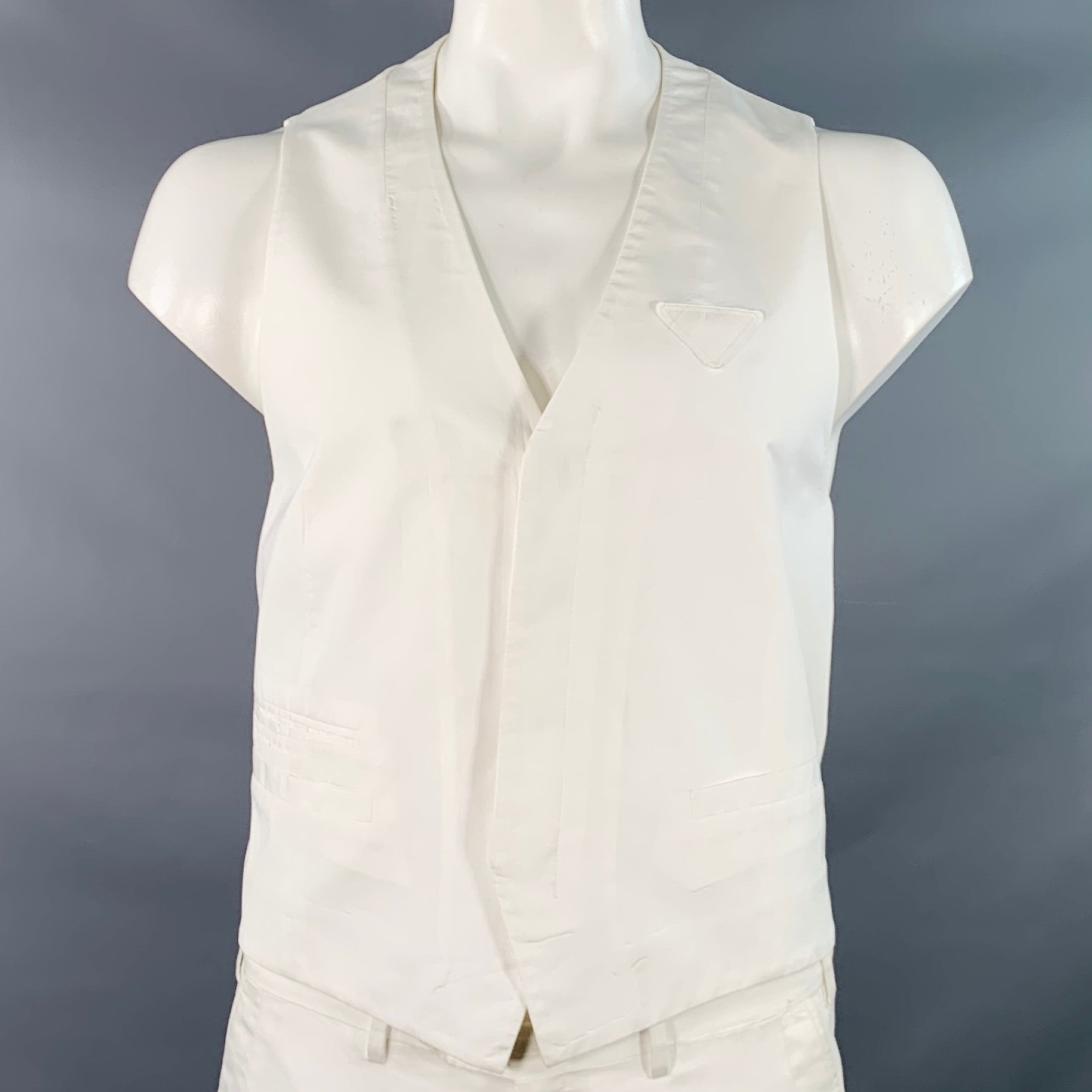 PRADA Size 44 White Cotton Logo Hidden Buttons Vest – Sui