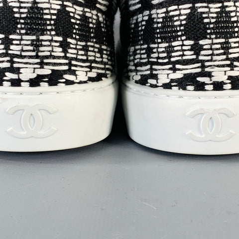 CHANEL Size 9 Black White Woven Canvas Slip On Lace-Up Sneakers