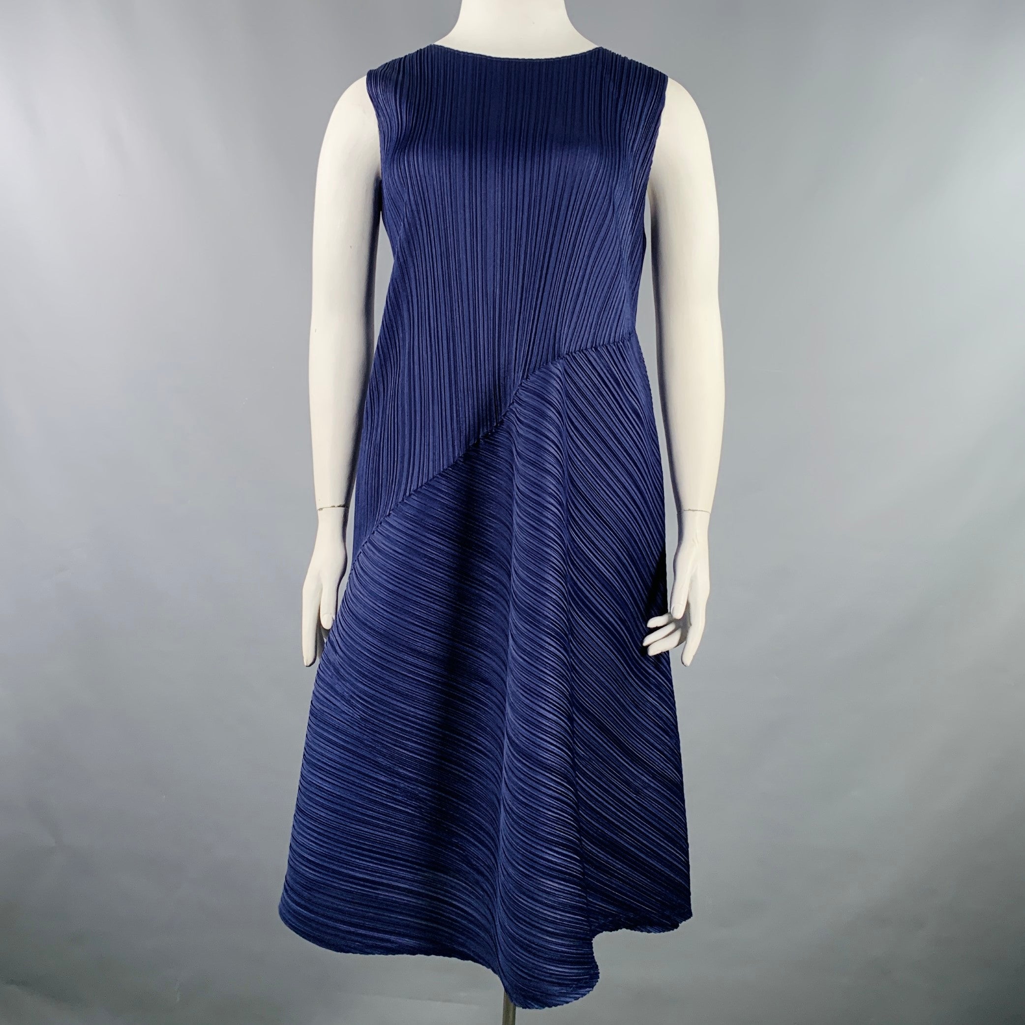 ISSEY MIYAKE Size L Navy Polyester Pleated Sleeveless Dress – Sui  display picture 1