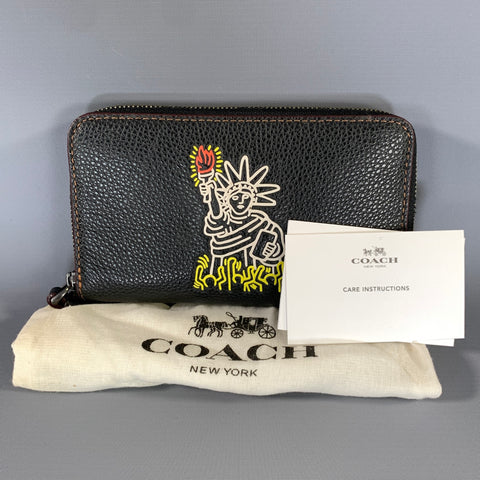 COACH 2017 Black White Statue Pebble Grain Leather Wallet