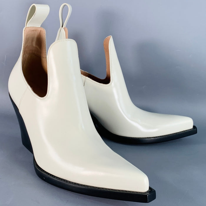BOTTEGA VENETA Size 9 Ivory Black Leather Slip On Stacked Heel Western Ankle Boots
