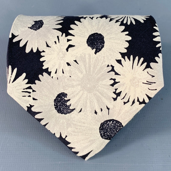 HUGO BOSS Black White Floral Silk Tie