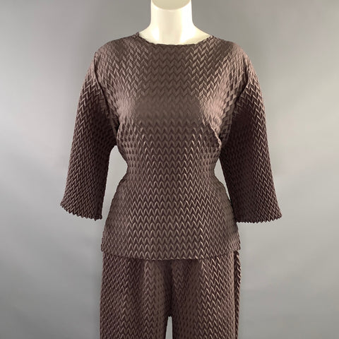 Front close view of brown chevron-pleated top with wide three-quarter sleeves.