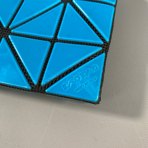 BOA BOA ISSEY MIYAKE SS2023 Blue Black Triangle Card Case