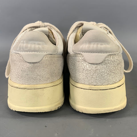 AUTRY Size 9 White Leather Distressed Low Top Sneakers
