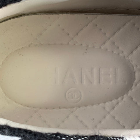 CHANEL Size 9 Black White Woven Canvas Slip On Lace-Up Sneakers