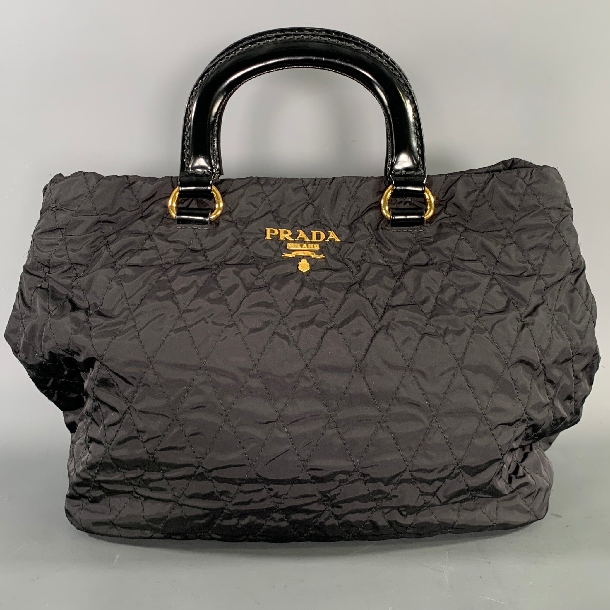PRADA ブラック ハンドバッグ PRADA Black Quilted Nylon Handbag & Leather Goods – Sui Generis