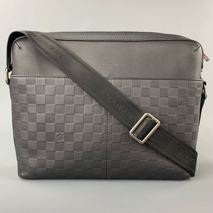 LOUIS VUITTON Black Damier Infini Leather District Messenger Bag