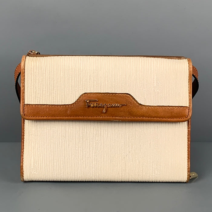 Vintage SALVATORE FERRAGAMO Beige Tan Ribbed Leather Cross Body Passport Handbag