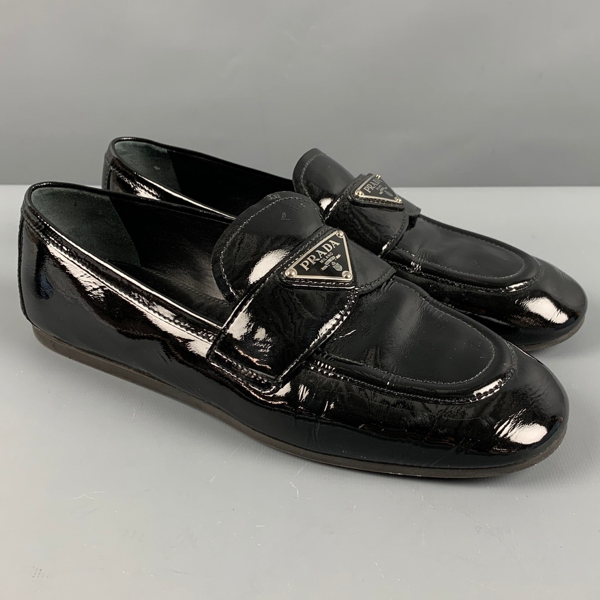 PRADA Size 9 Black Patent Leather Loafer Flats – Sui Generis