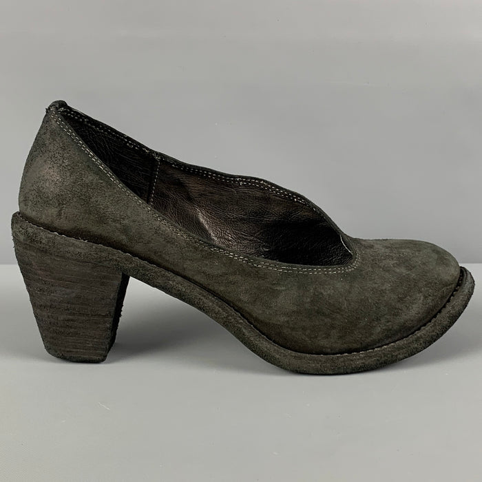GUIDI Size 8 Charcoal Leather Distressed Pumps