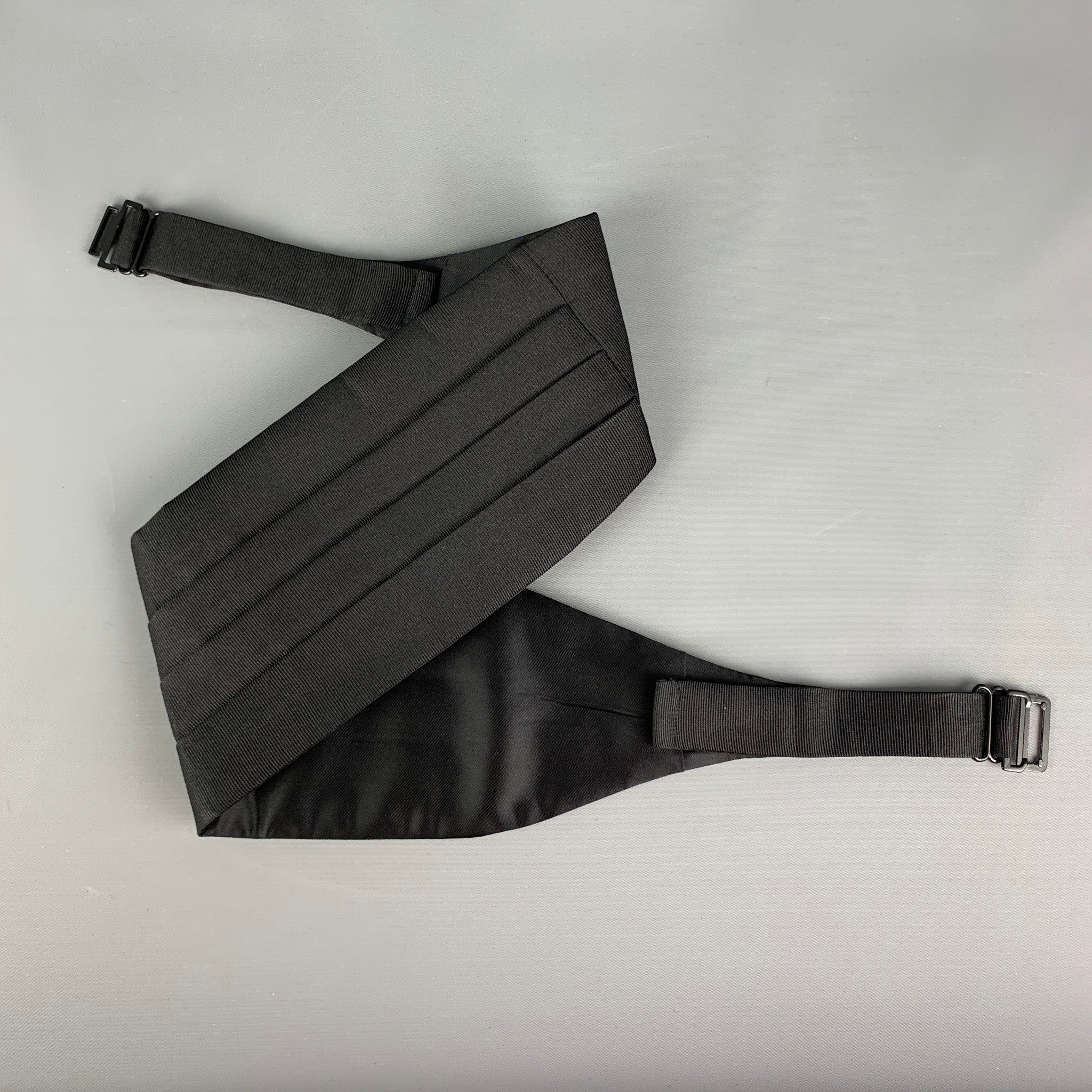 NEIMAN MARCUS Size L Black Merino Wool Blend Zip Up Vest (Indoor