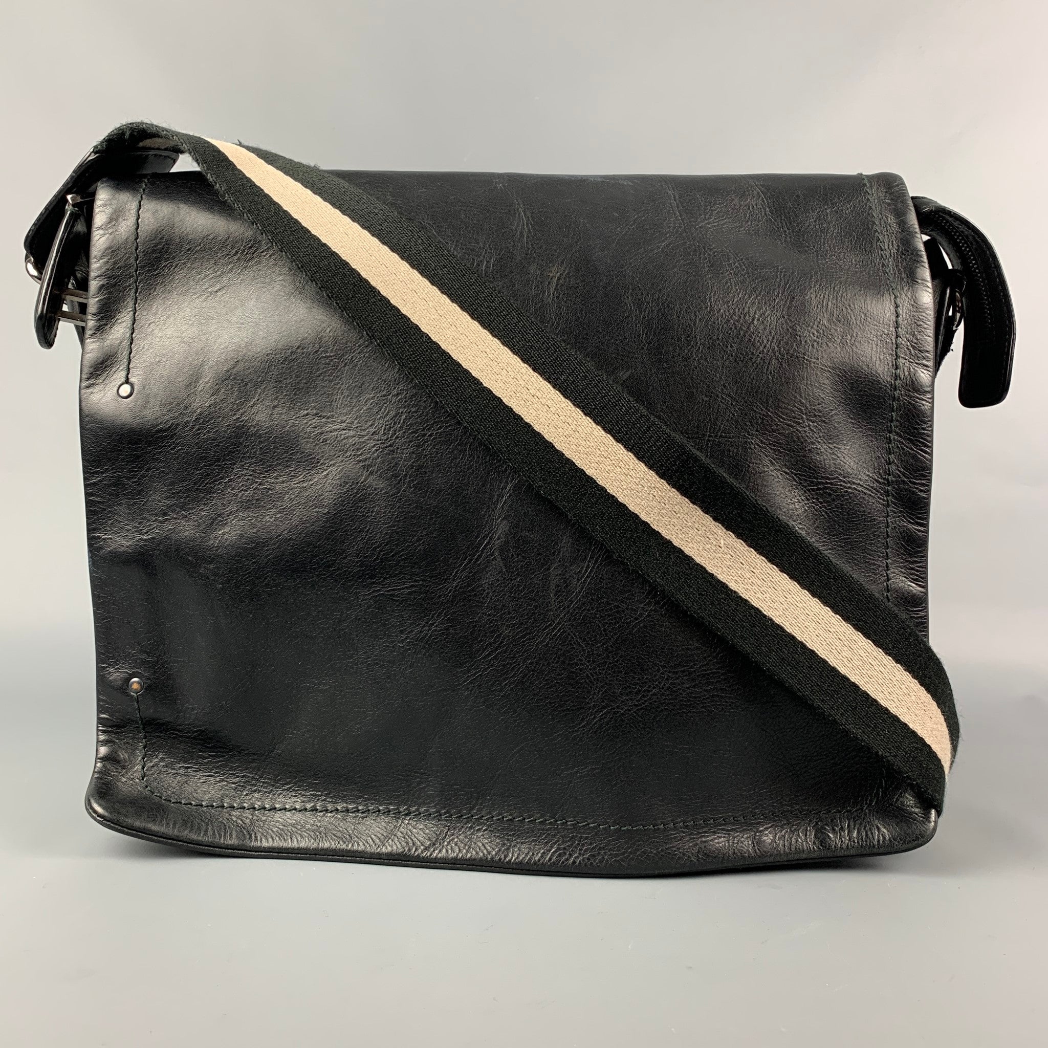 BALLY Black Leather Shoulder Strap Messenger Bag