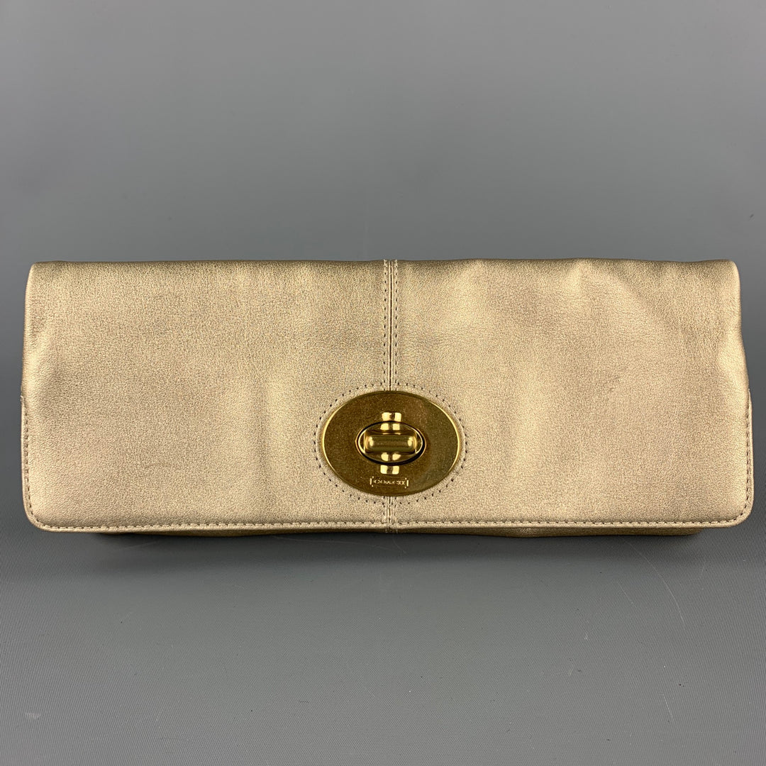 COACH Bolso clutch de cuero dorado