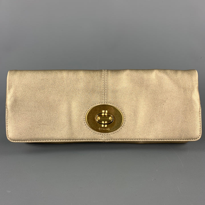 COACH Bolso clutch de cuero dorado