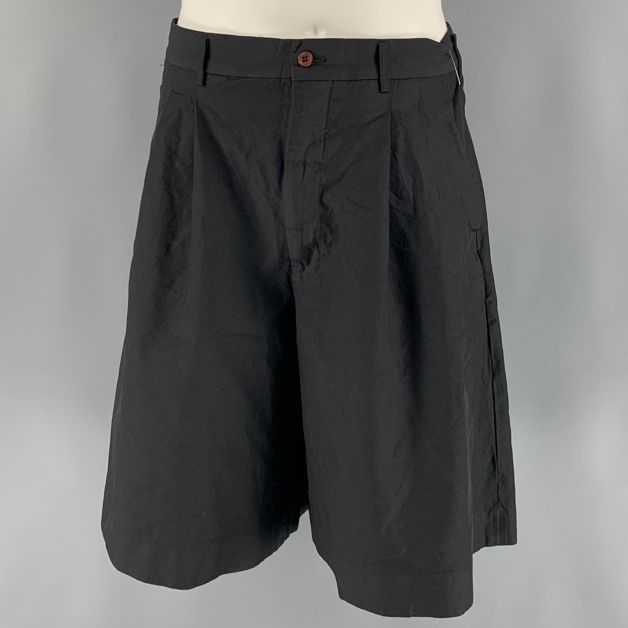 COMME des GARCONS Size M Black Polyester Pleated Shorts