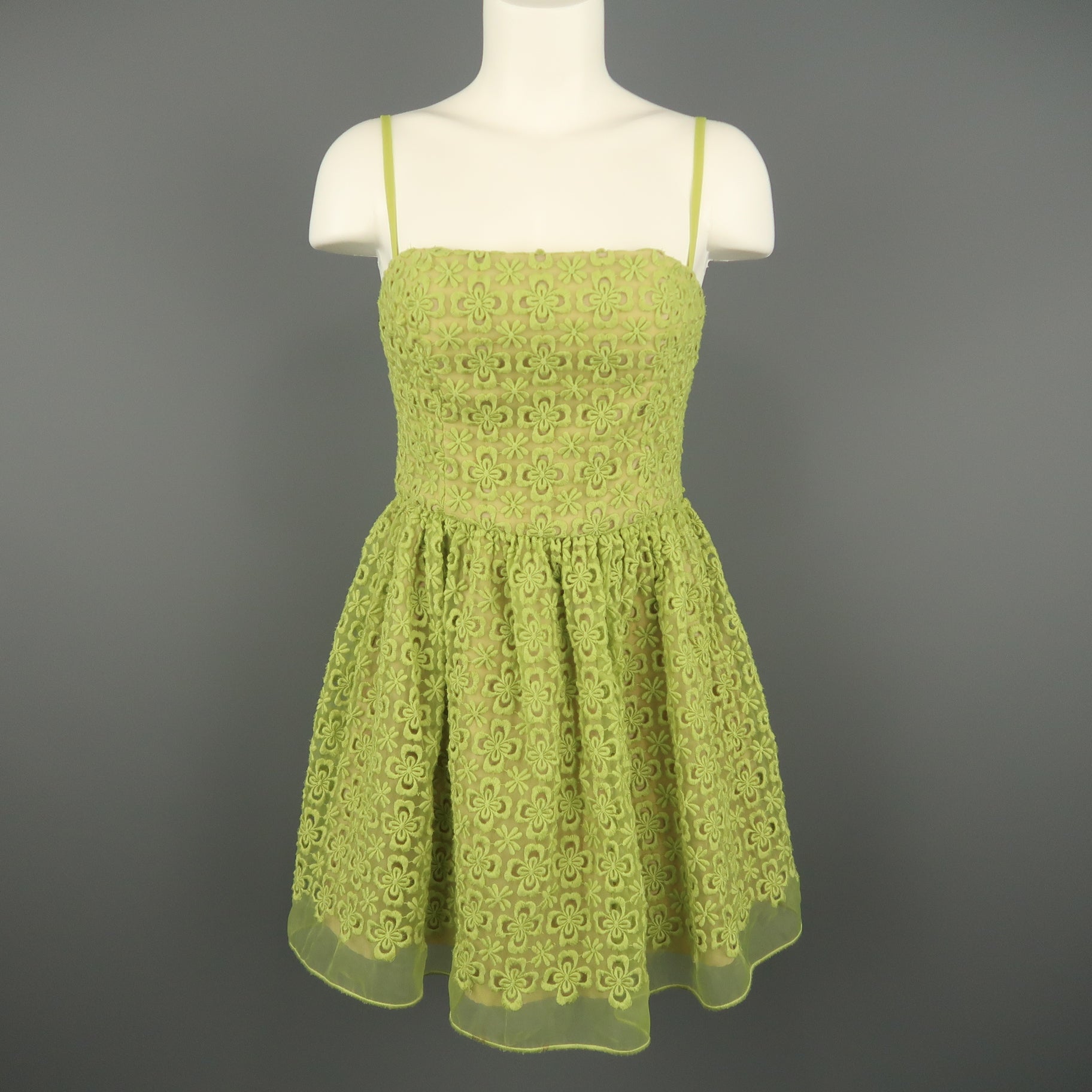 valentino lime green dress RED Size 0 Embroidered Lace Overlay Fit Flair – Sui Generis Designer Consignment Soft light green color Color:Soft Pink Pastel Clementinia Dark Green Sequin SOPHISTICATED