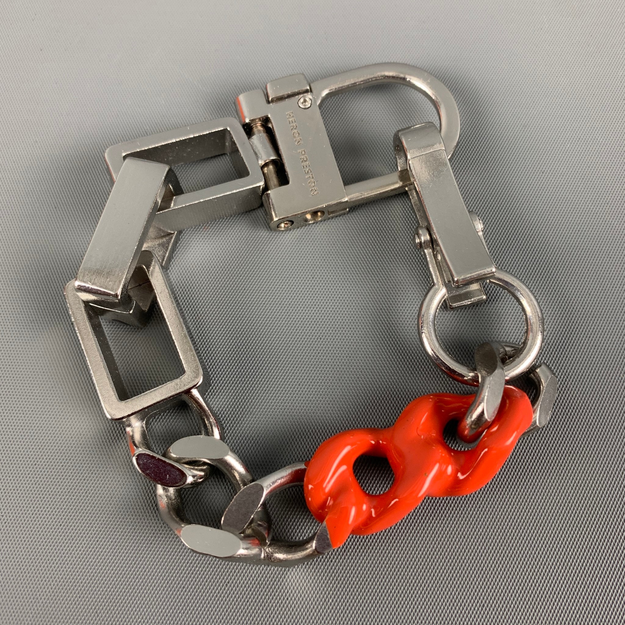 HERON PRESTON ブレスレット シルバー/オレンジ HERON PRESTON Silver Tone Orange Dip Dye Bracelet – Sui Generis