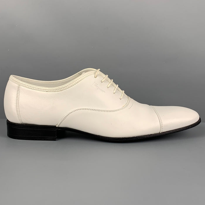 SALVATORE FERRAGAMO Size 9 White Leather Cap Toe Lace Up Shoes