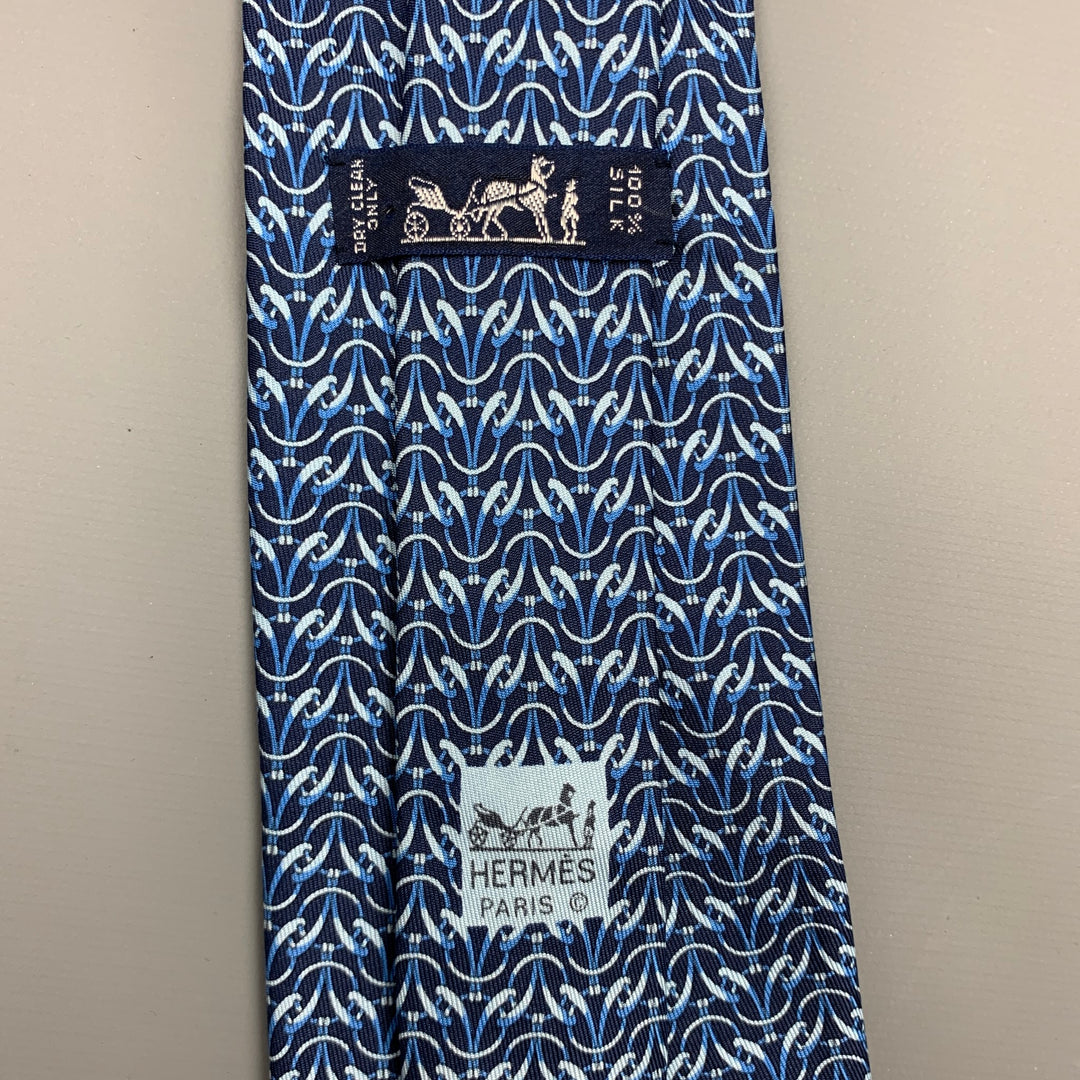 HERMES 7759 FA Cravate en soie imprimée bleu marine et bleu