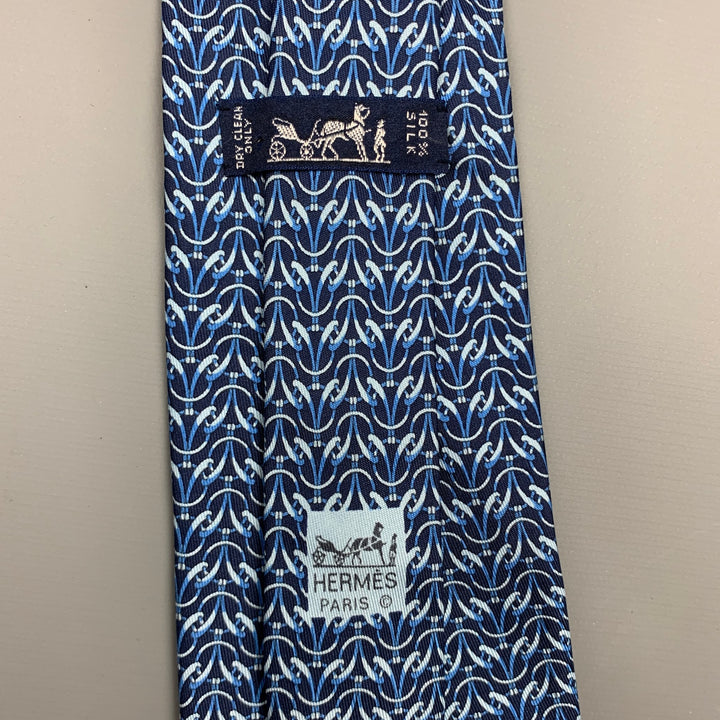 HERMES 7759 FA Cravate en soie imprimée bleu marine et bleu