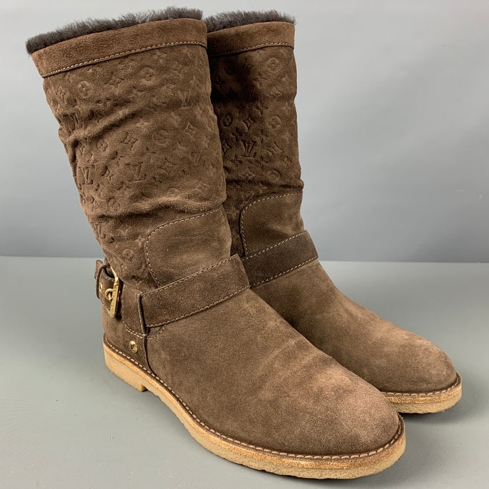 LOUIS VUITTON Talla 7 Botas sin cordones con logo de ante marrón