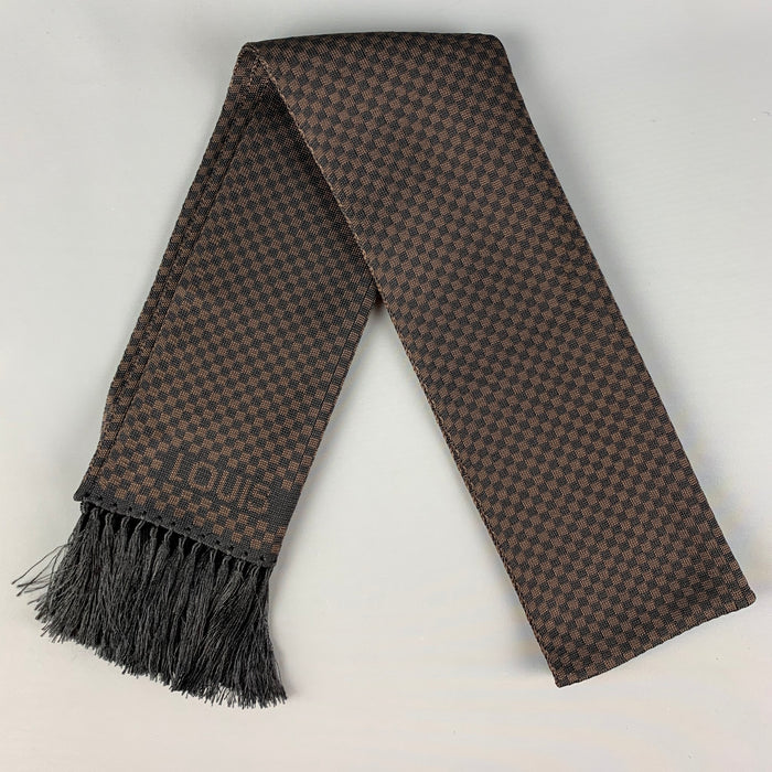 LOUIS VUITTON Bufanda con flecos de seda a cuadros en negro y marrón