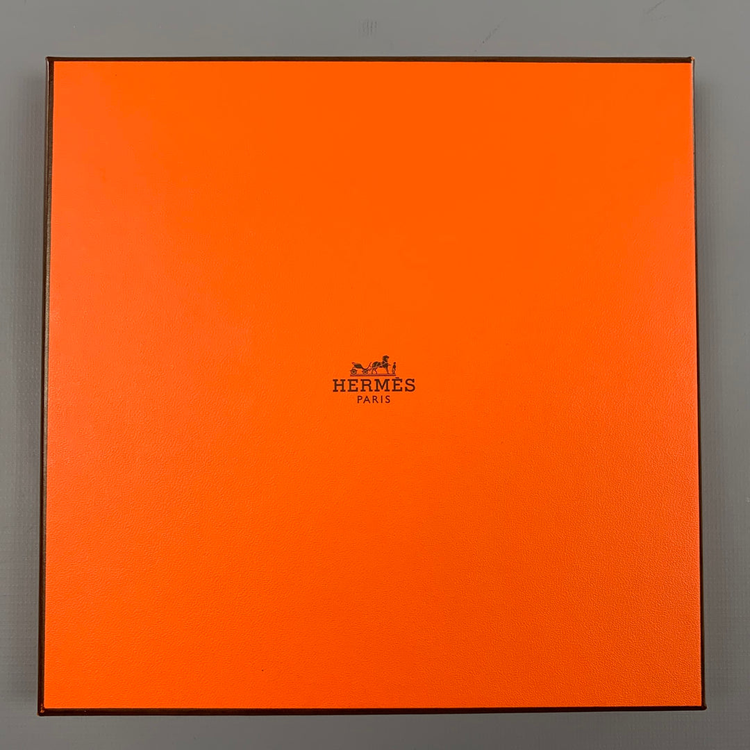 HERMES Hot to Trot Bufanda bandana de sarga de seda blanca y negra