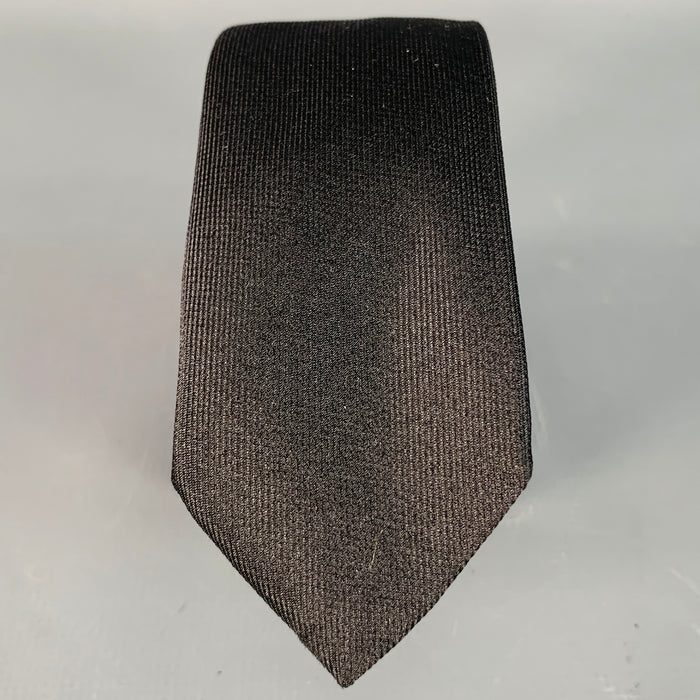 Cravate fine DIOR HOMME par HEDI SLIMANE PE04 en soie noire et blanche brodée, vintage et rare