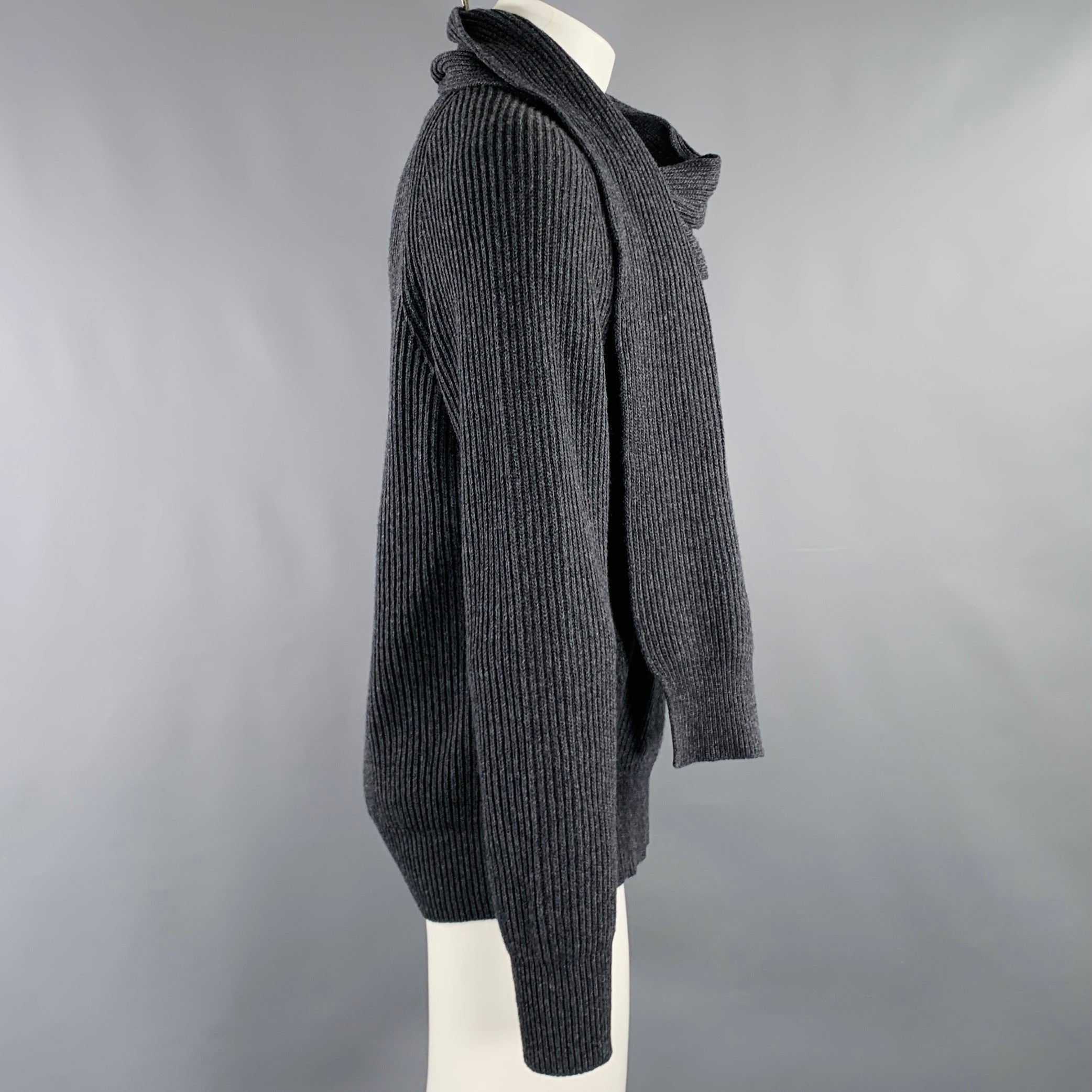 ALEXANDER MCQUEEN Size S Grey Knit Wool V-Neck Sweater – Sui