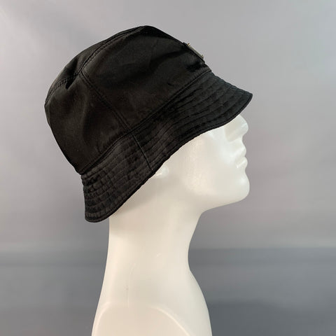PRADA Bob noir en polyester avec logo Taille M