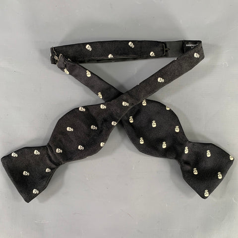 BARKER BLACK Black White Skull Silk Bow Tie