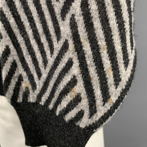NEIMAN MARCUS Size L Grey Black Cashmere Crew-Neck Sweater