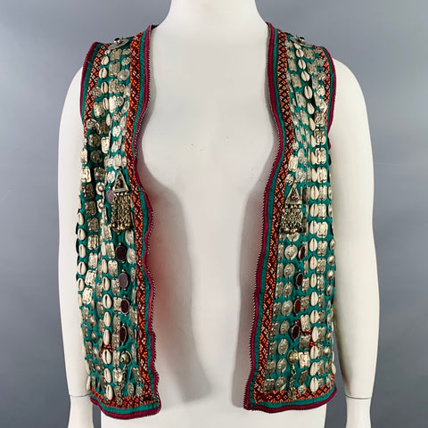 Gilet vintage vert, perles argentées, coquillages cauris, ouvert sur le devant, taille L