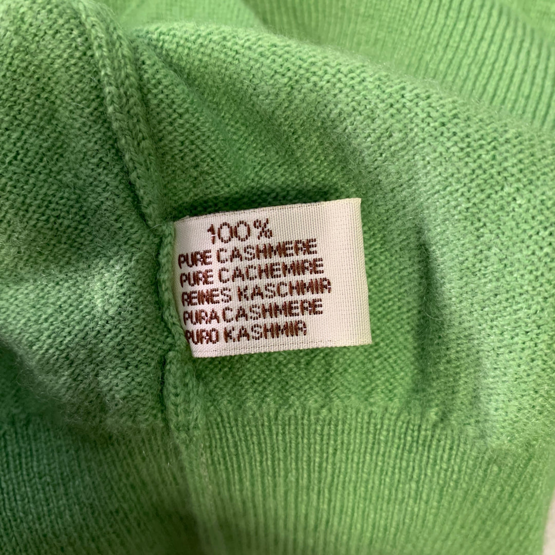 TURNBULL & ASSER Size XL Green Knitted Cashmere V-Neck Sweater