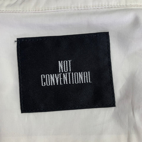 NON CONVENTIONNEL Chemise plissée en coton blanc à col montant et manches longues Taille 48