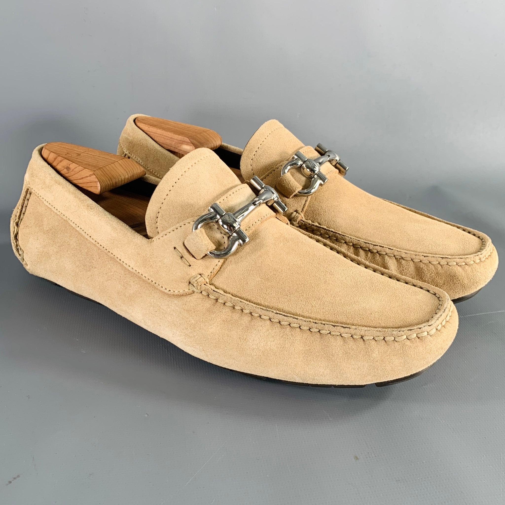 SALVATORE FERRAGAMO Size 8 Beige Silver Suede Drivers Loafers