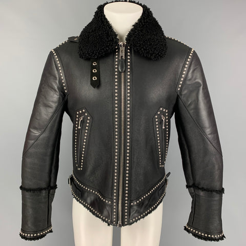 GIVENCHY de Ricardo Tisci OI 2017 Talla 38 Chaqueta tipo blusón de cuero con tachuelas plateadas y negras
