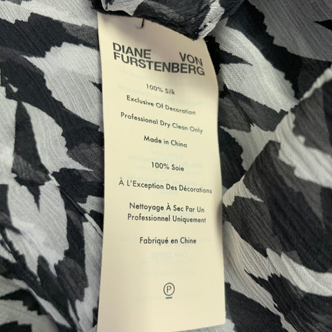 DIANE VON FURSTENBERG Size S Black White Silk Chiffon Marbled Pussybow Blouse