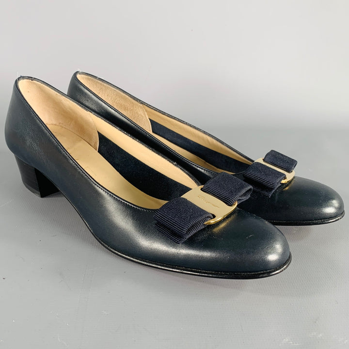 SALVATORE FERRAGAMO Size 5.5 Navy Leather Kitten Heel Pumps
