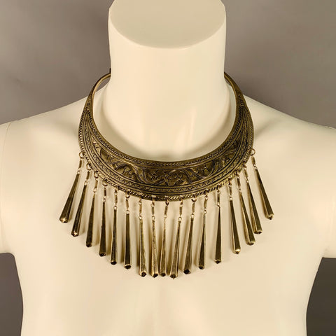 Collier en métal argenté estampé fleuri VINTAGE