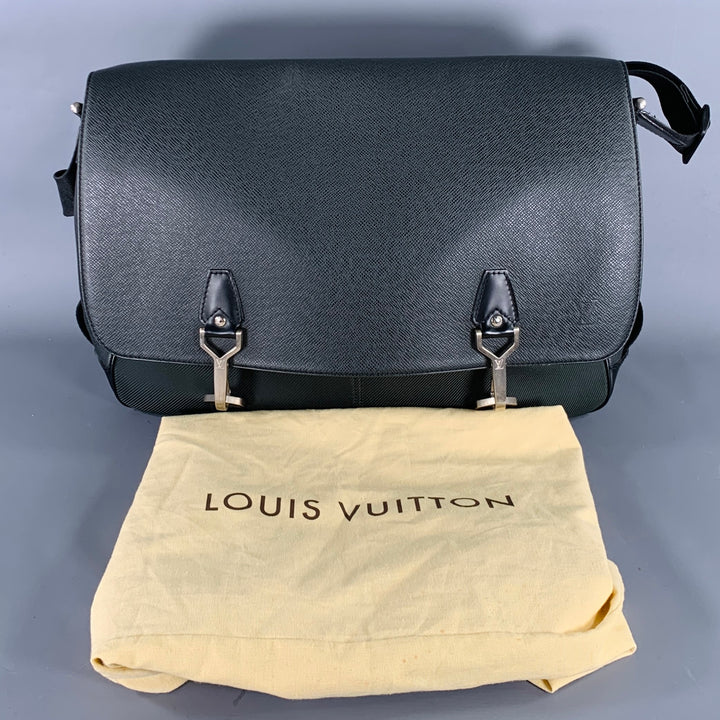 LOUIS VUITTON -Taiga Dersou- Black Dark Green Nylon Leather Messenger Bag