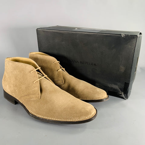 BANANA REPUBLIC Size 9.5 Taupe Suede Lace-Up Boots