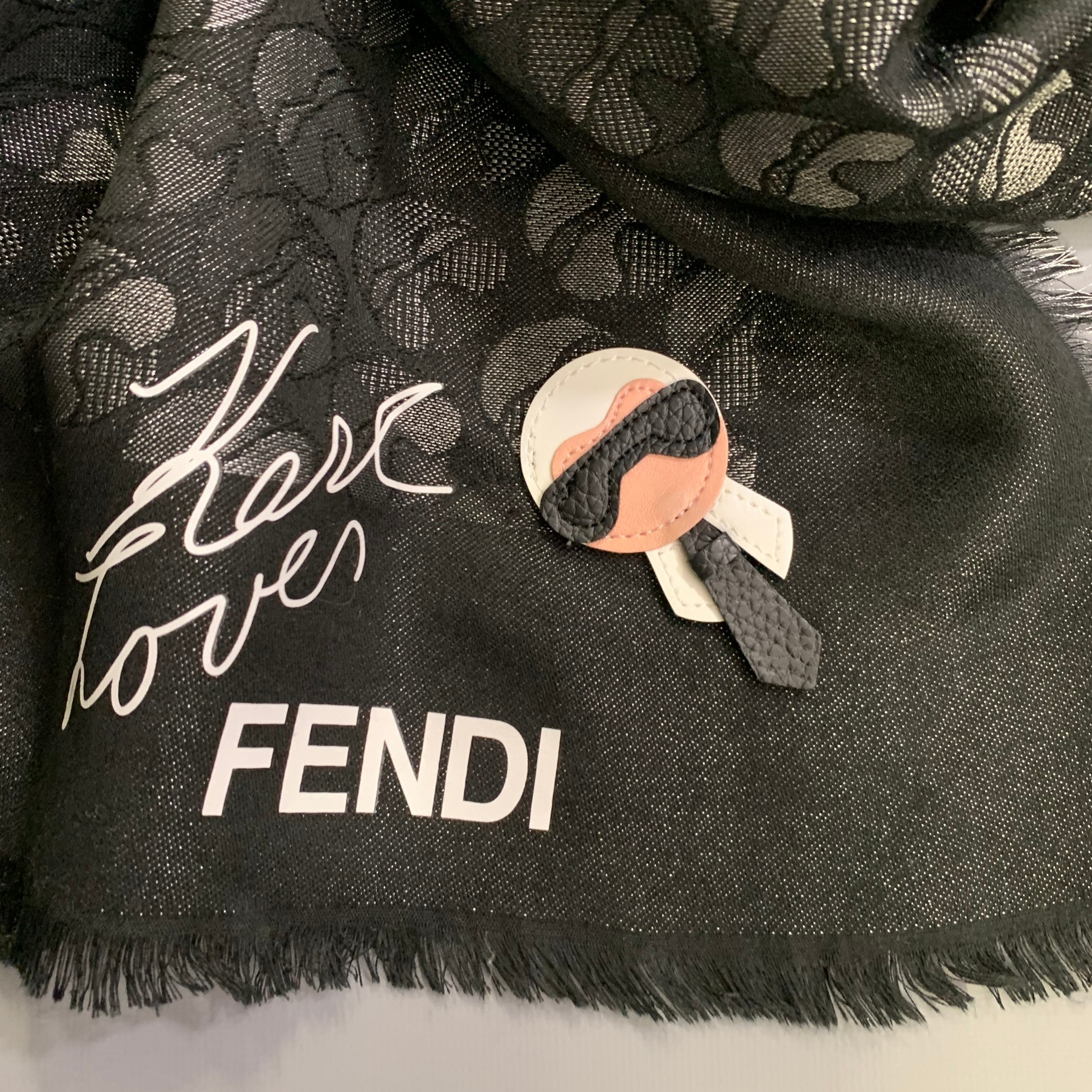 FENDI カールラガーフェルド　ミンクカフス d67593a5cce095c7e6da9ecdebe49f