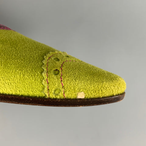 ETRO Talla 7.5 Zapatos de tacón con borlas de charol perforado de ante verde burdeos