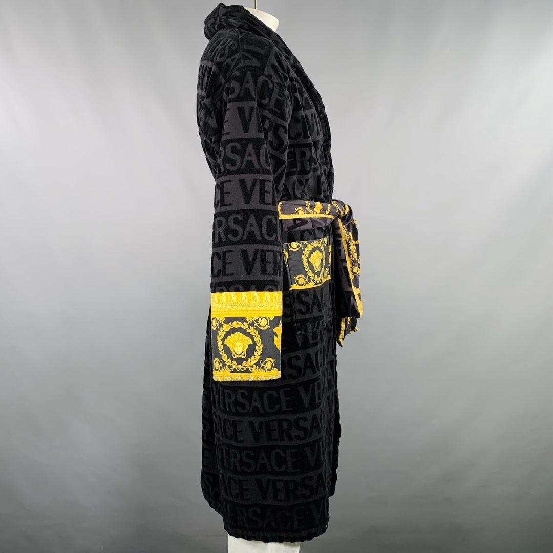 VERSACE Size XL Black Gold Textured Cotton Shawl Collar Robe – Sui Generis  Designer Consignment