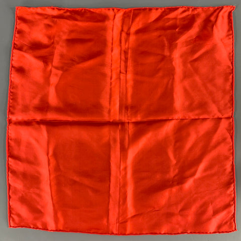 Pochette de costume VINTAGE en satin rouge