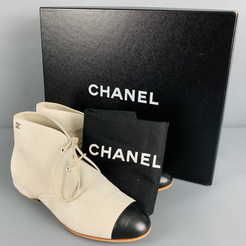CHANEL Talla 5 Botas con cordones y puntera de ante gris y negro