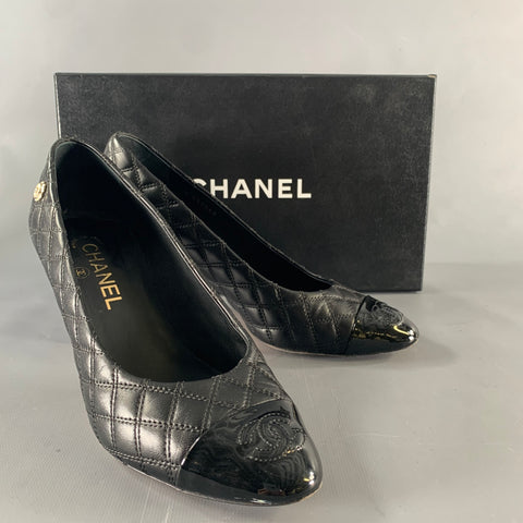 CHANEL Size 8.5 Black Lambskin Quilted Calf Classic Pumps