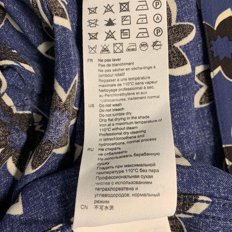 Chemise Sandro taille M, bleue, à motifs floraux abstraits, en viscose, à manches courtes